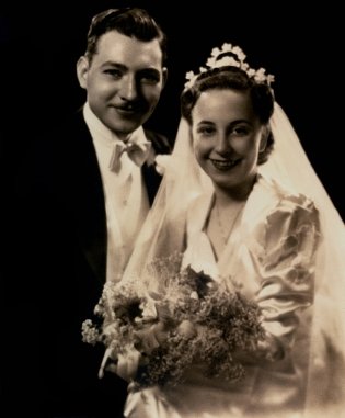 A vintage 1940s wedding photo can be your inspiration for an old fashioned